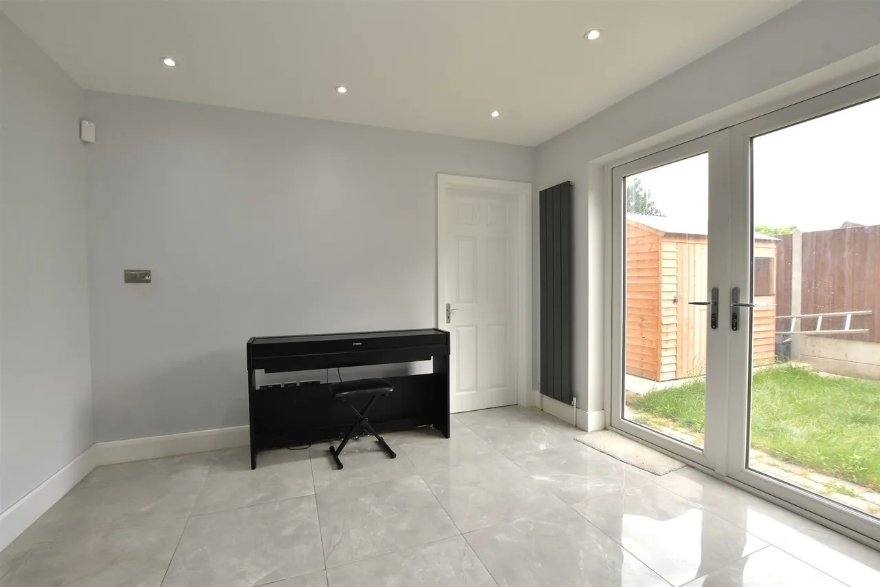 Chadwell Avenue, Romford, RM6, photo 16