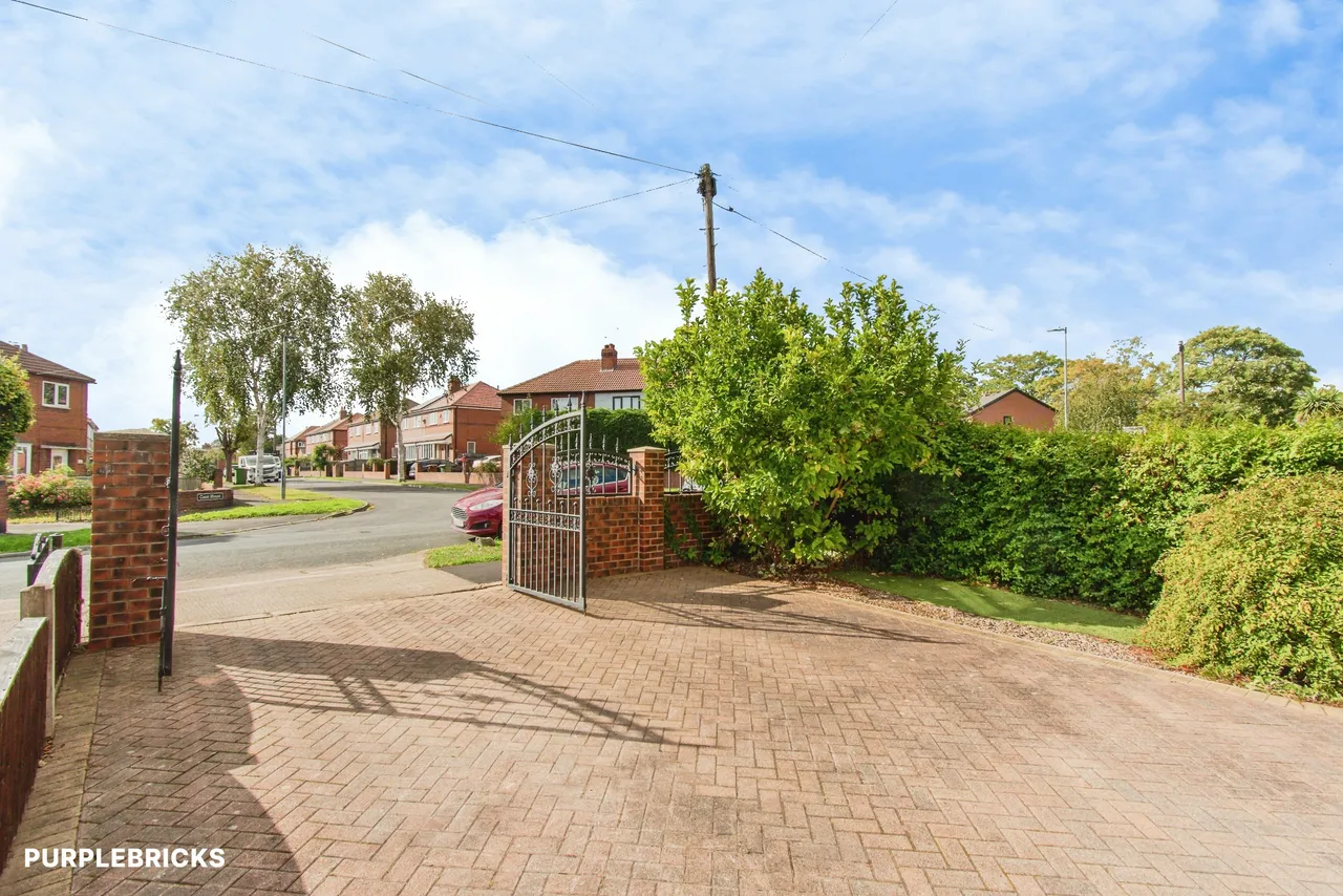 Long Crest, Pontefract, WF8, photo 24