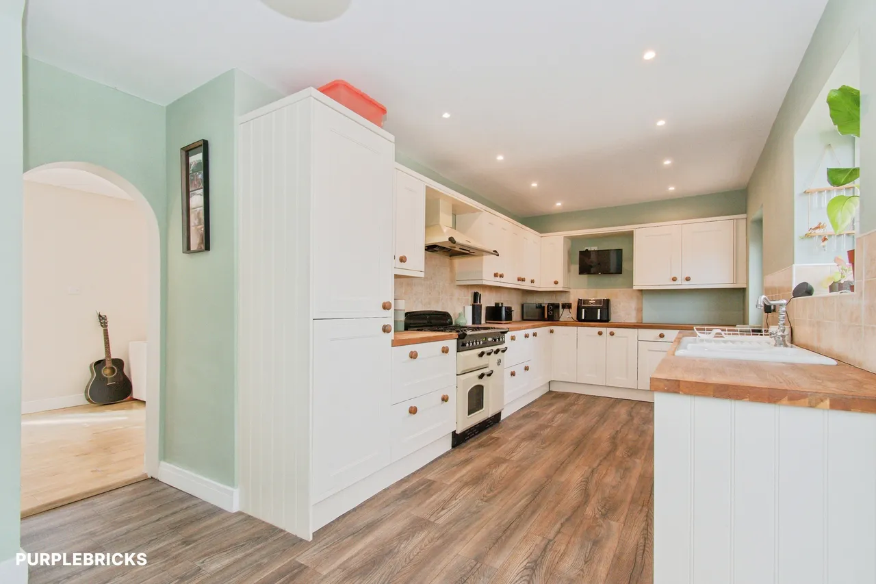 Long Crest, Pontefract, WF8, photo 18
