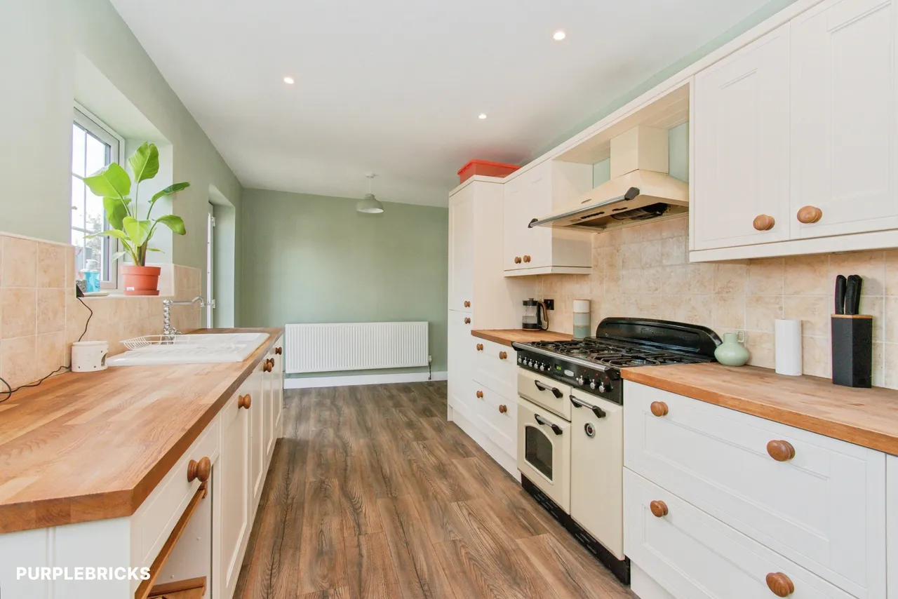 Long Crest, Pontefract, WF8, photo 9