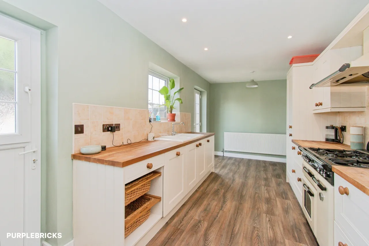 Long Crest, Pontefract, WF8, photo 4