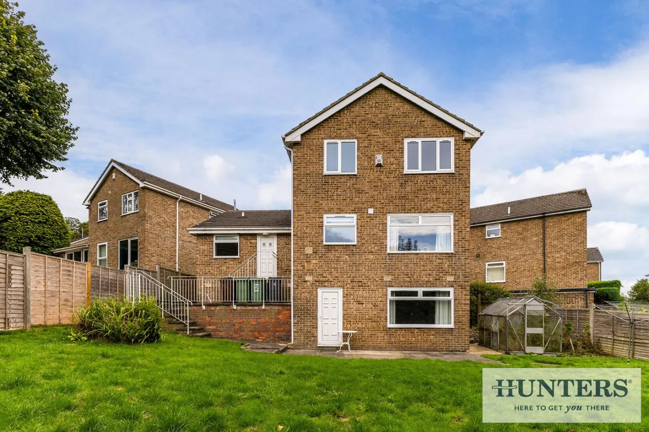 4 bed house to rent — Greenhills, Rawdon, Leeds