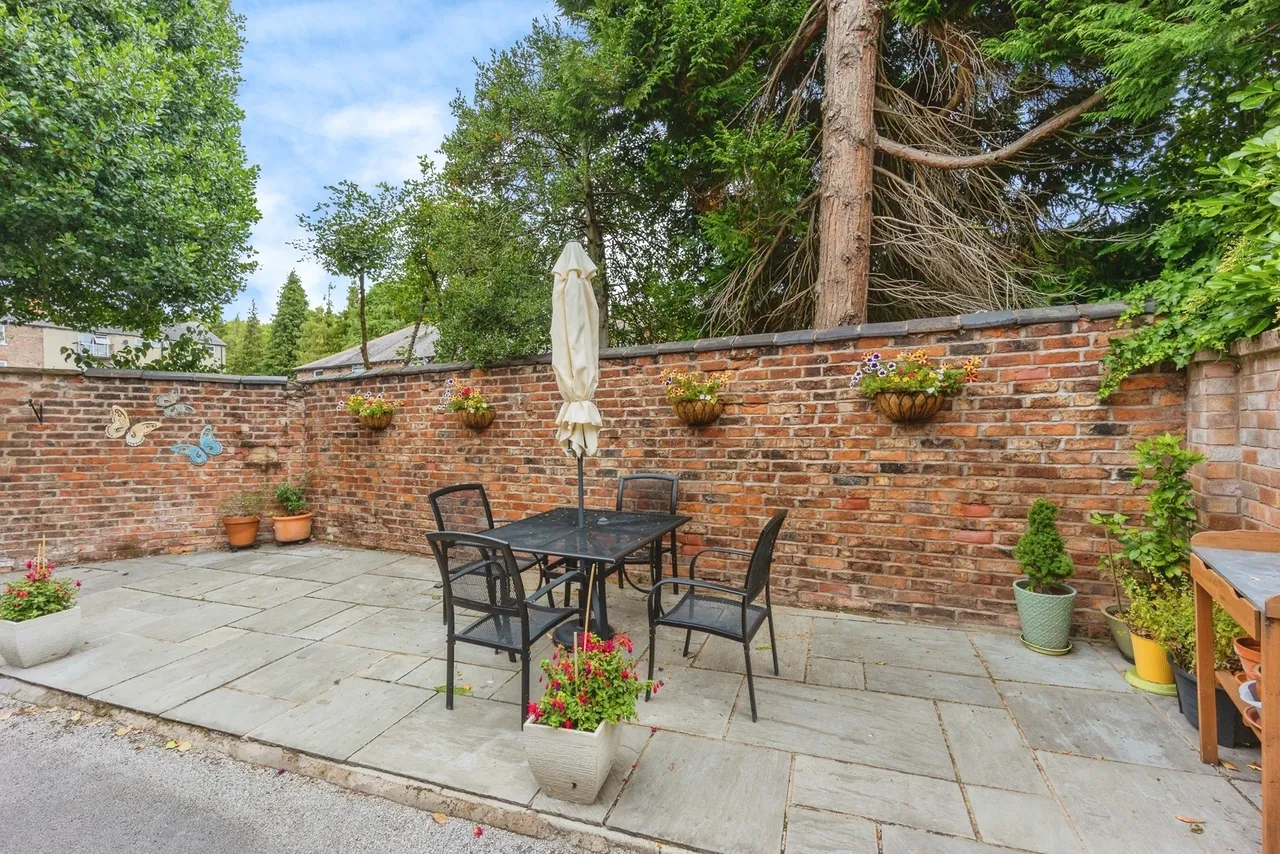 Oakfield, Sale, Greater Manchester, M33, photo 3