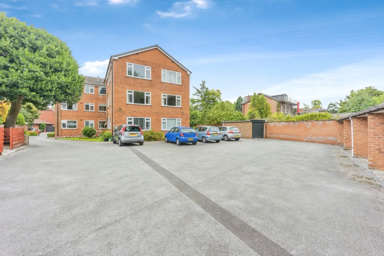 Oakfield, Sale, Greater Manchester, M33, photo 17