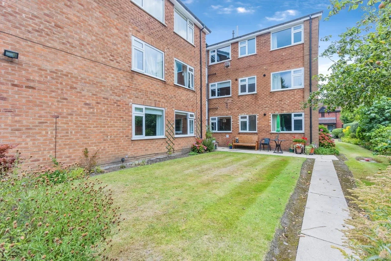 Oakfield, Sale, Greater Manchester, M33, photo 16