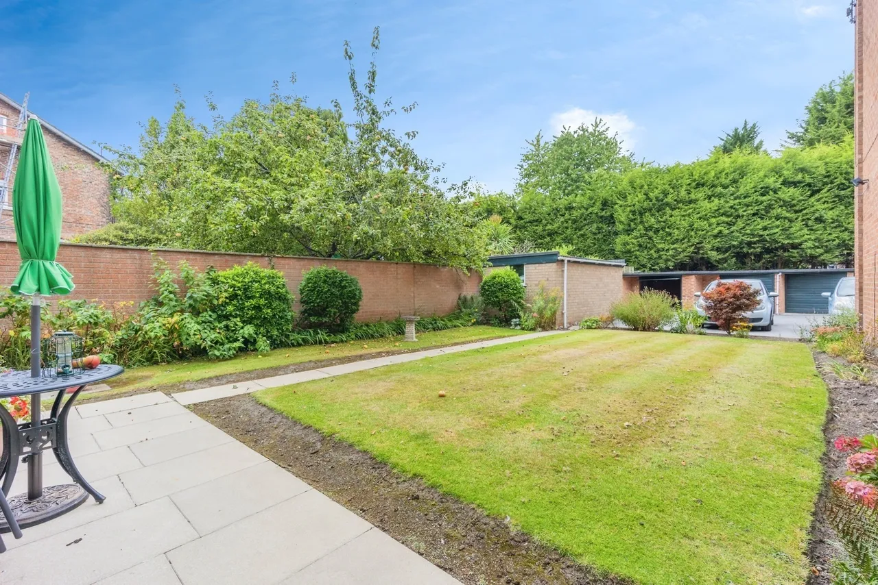 Oakfield, Sale, Greater Manchester, M33, photo 2