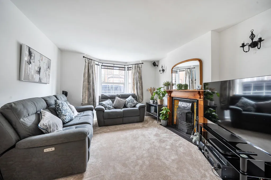 Harlesden Road, St. Albans AL1 4LE, photo 2