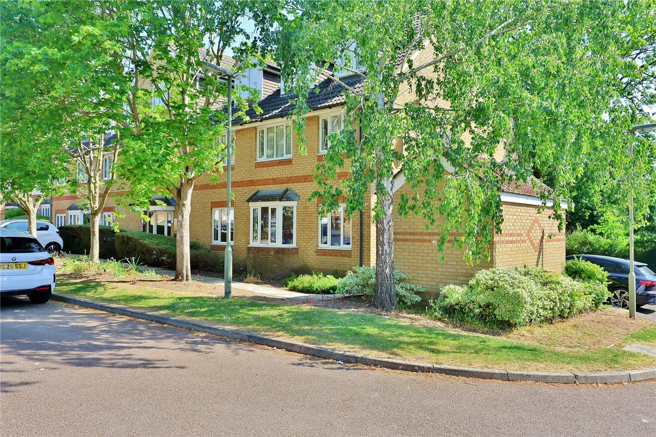 Alexandra Gardens, Knaphill, GU21, photo 16
