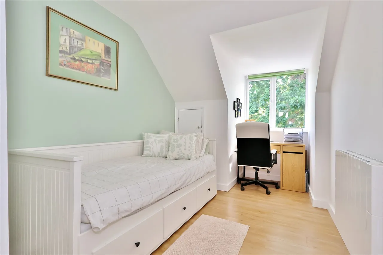Alexandra Gardens, Knaphill, GU21, photo 7