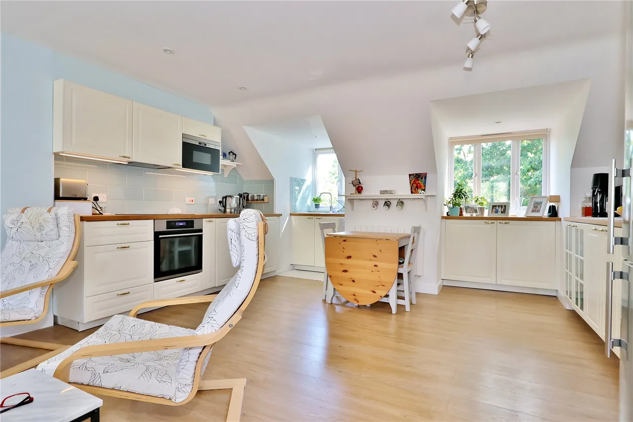 Alexandra Gardens, Knaphill, GU21, photo 5