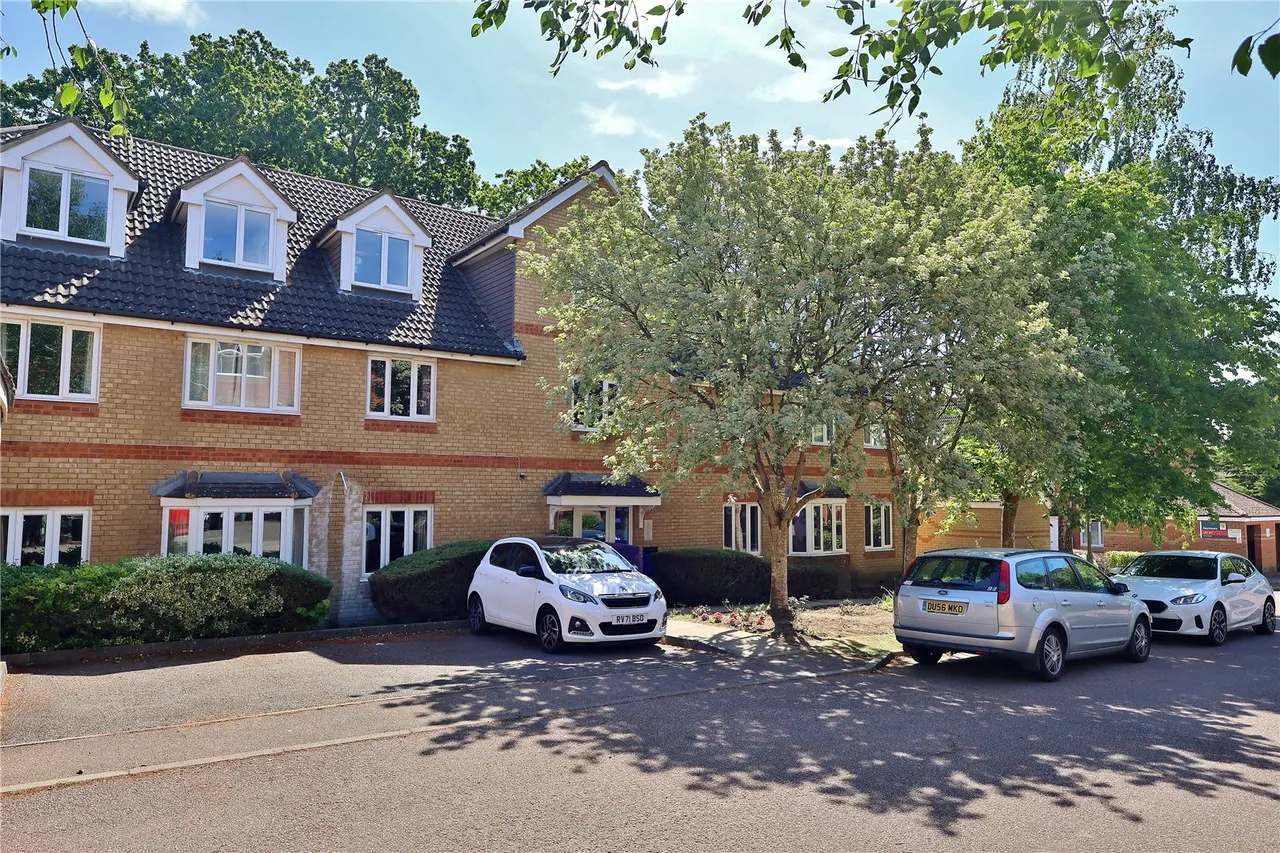 Alexandra Gardens, Knaphill, GU21, photo 18