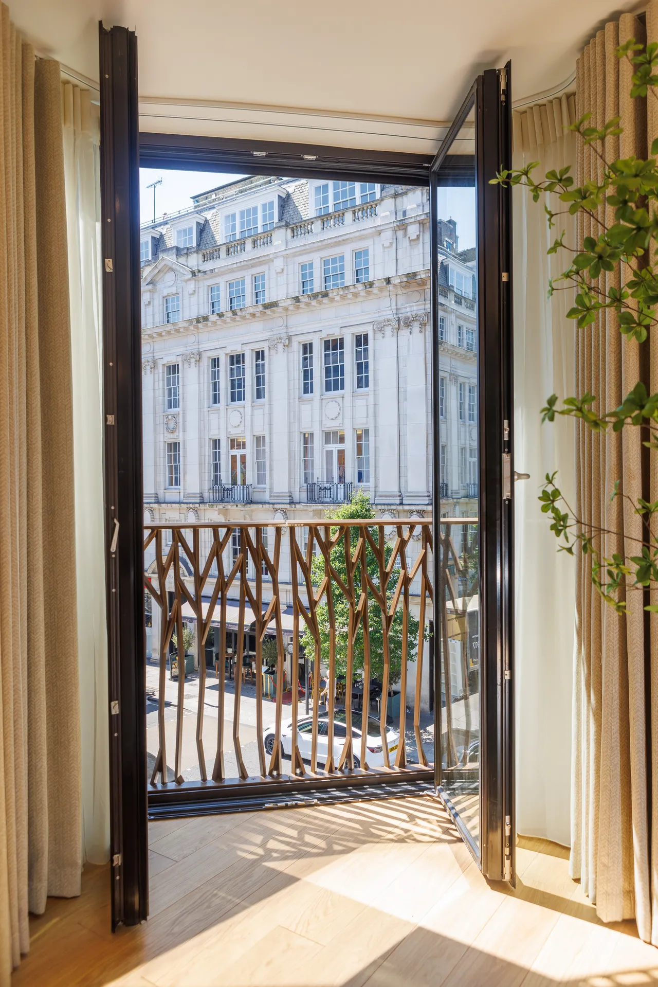 Great Portland Street, London, W1W, photo 2