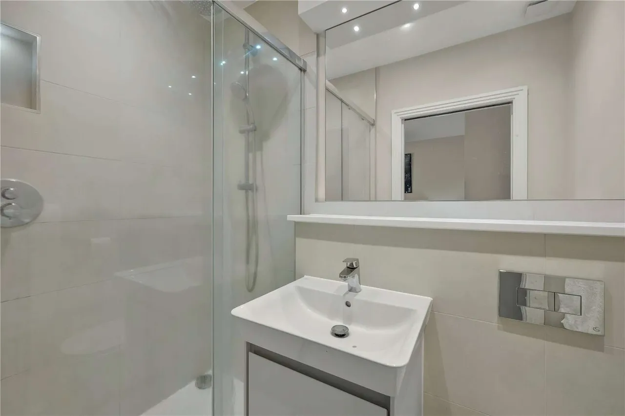 Old Halliford Place, Shepperton, TW17, photo 6