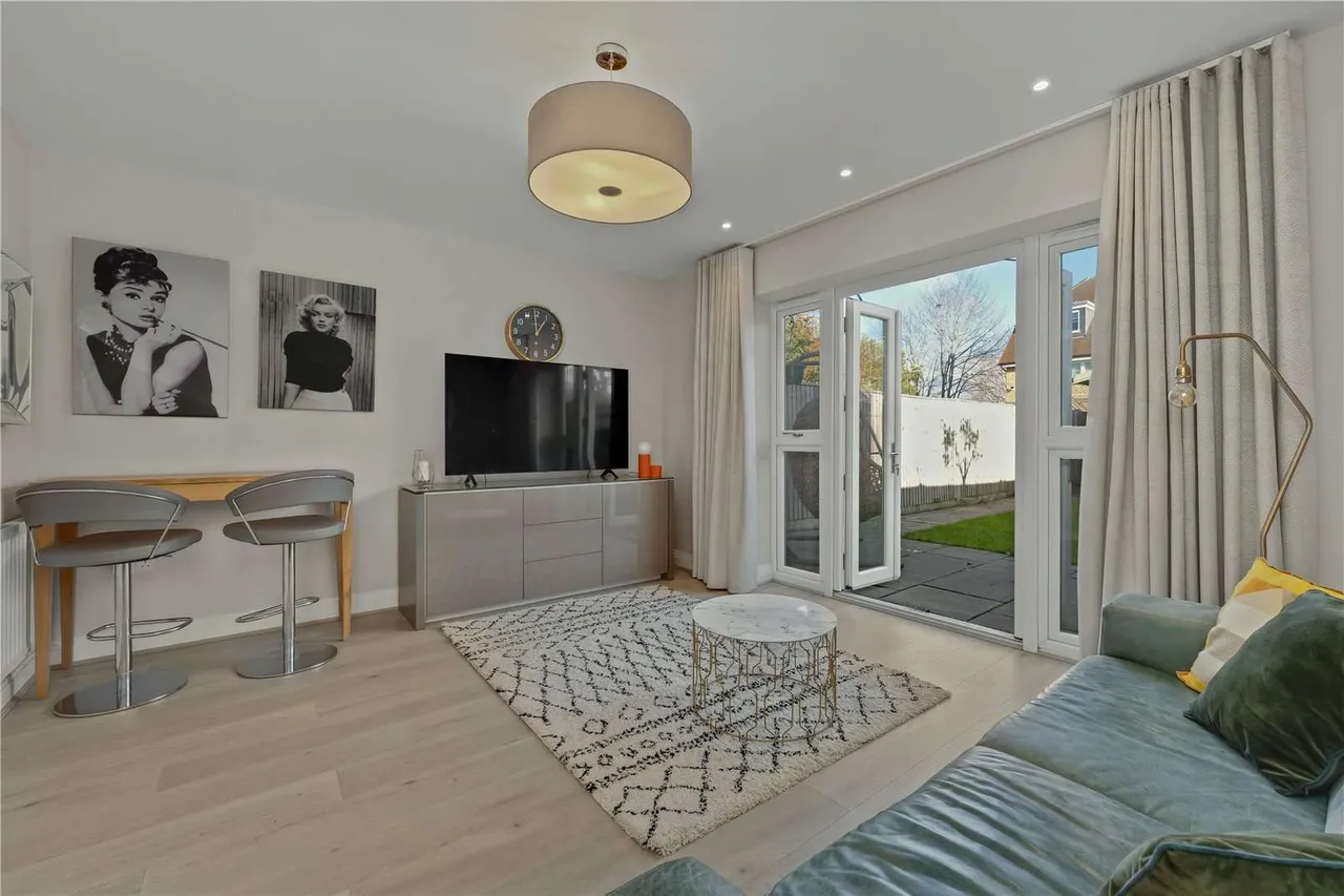 Old Halliford Place, Shepperton, TW17, photo 3