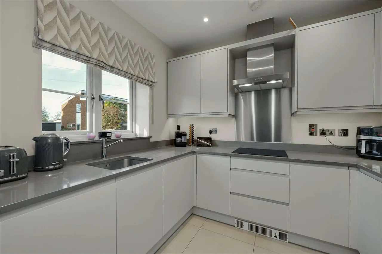 Old Halliford Place, Shepperton, TW17, photo 4