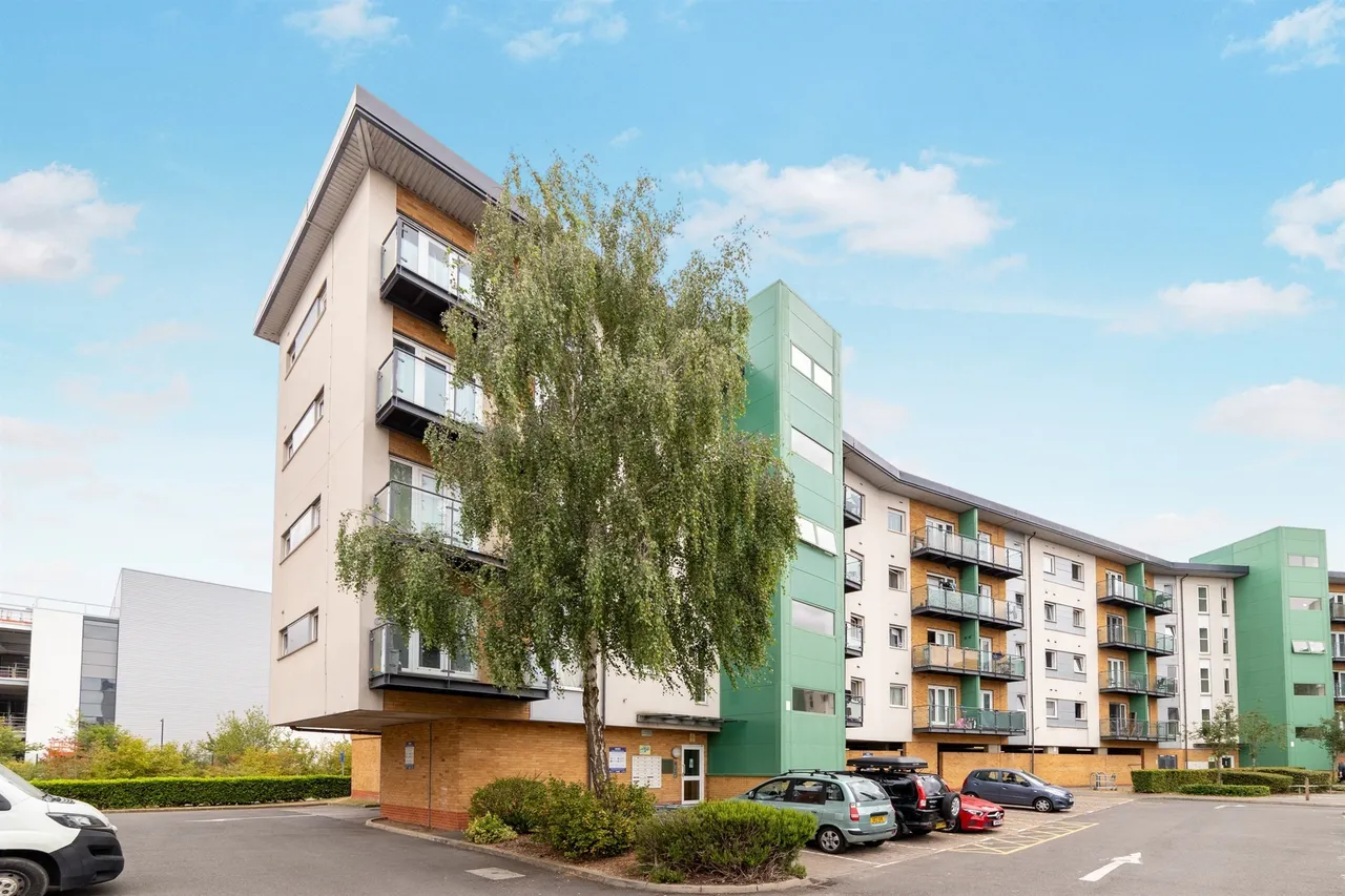 2 bed flat for sale, Parkhouse Court, Hatfield, AL10