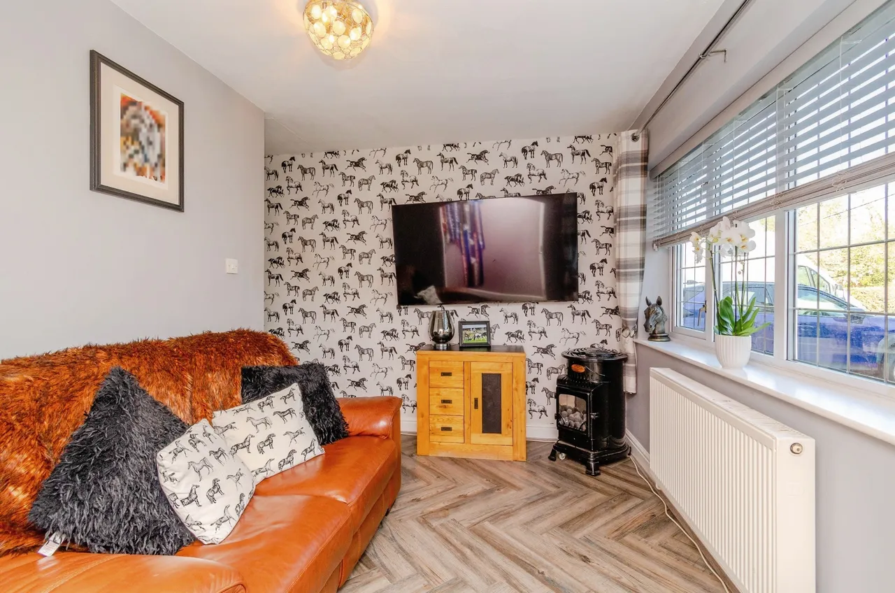 Straight Mile, Calf Heath, Wolverhampton, Staffordshire, WV10, photo 10