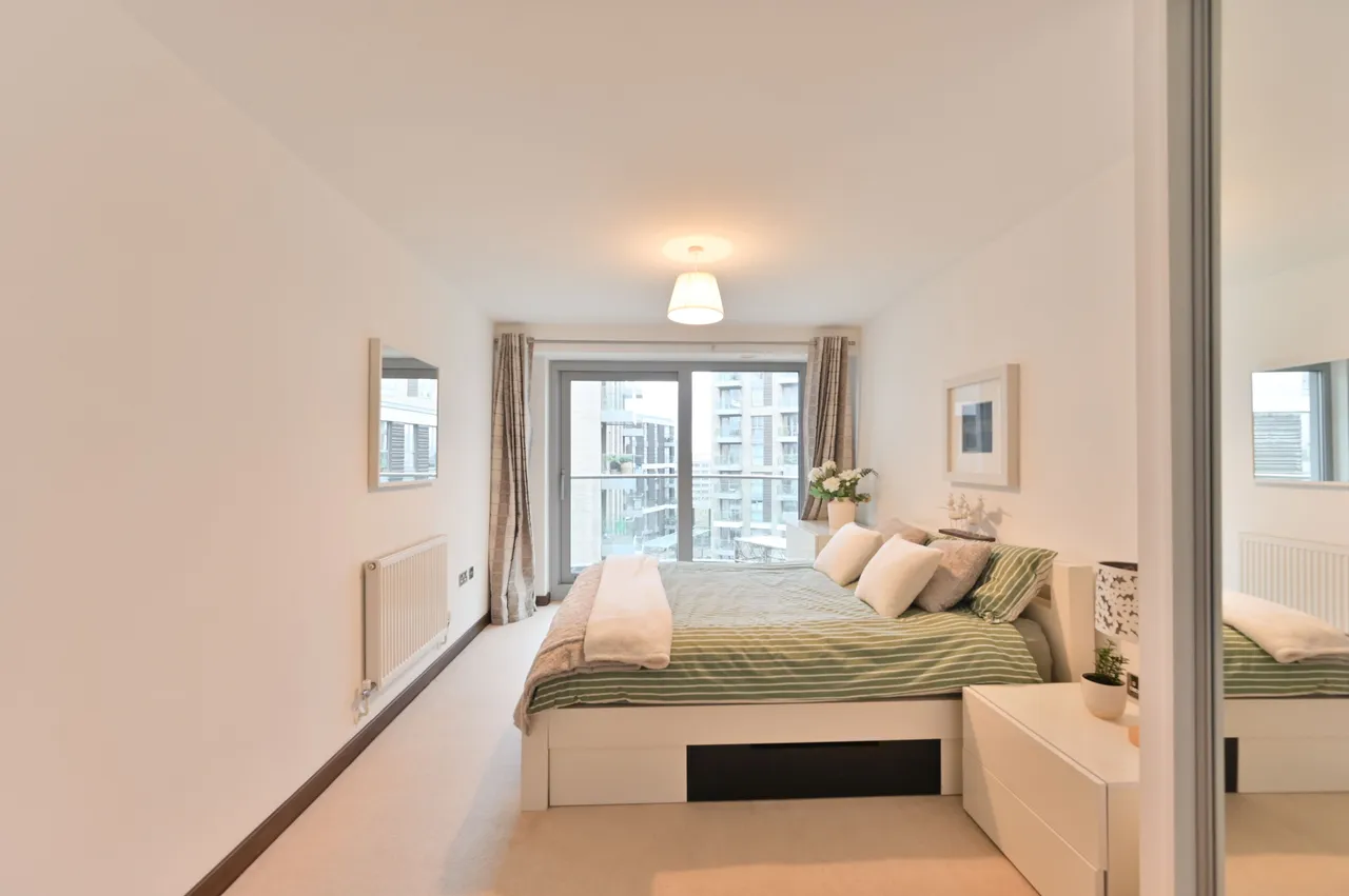 95 Orbis Wharf, Bridges Court Road, London, photo 8
