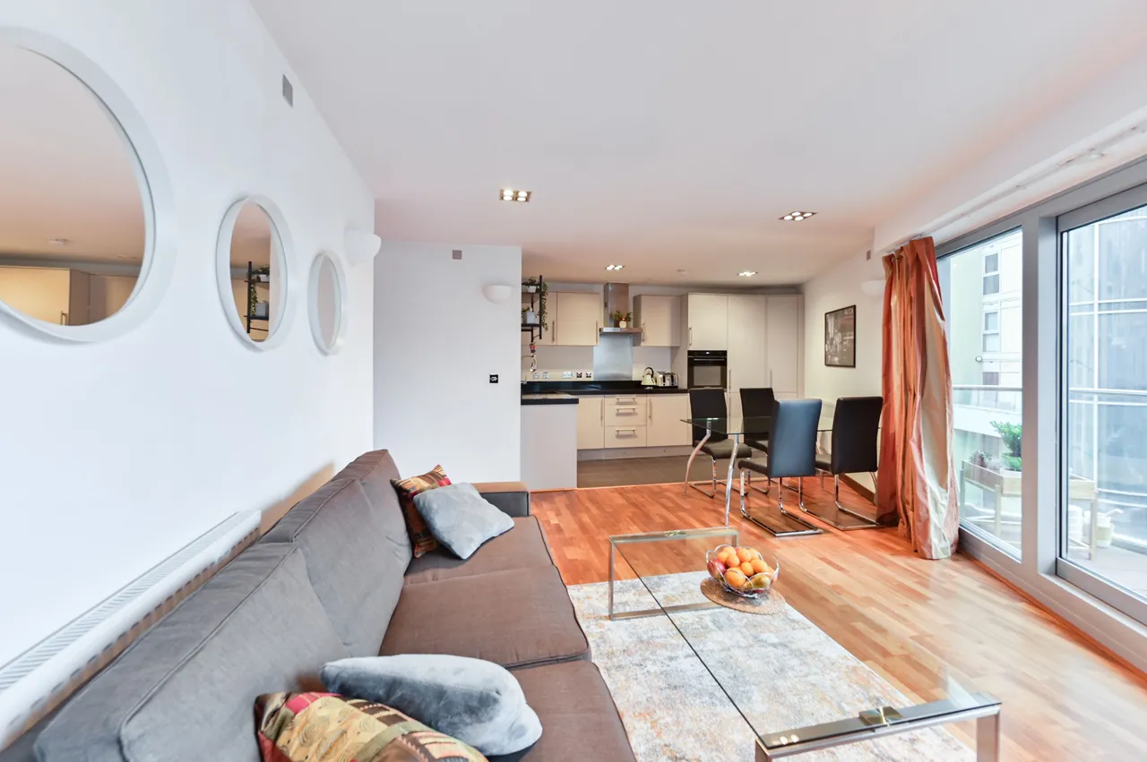 95 Orbis Wharf, Bridges Court Road, London, photo 11