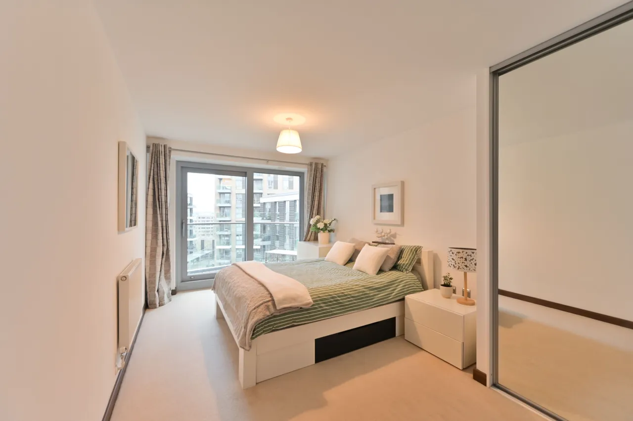 95 Orbis Wharf, Bridges Court Road, London, photo 7