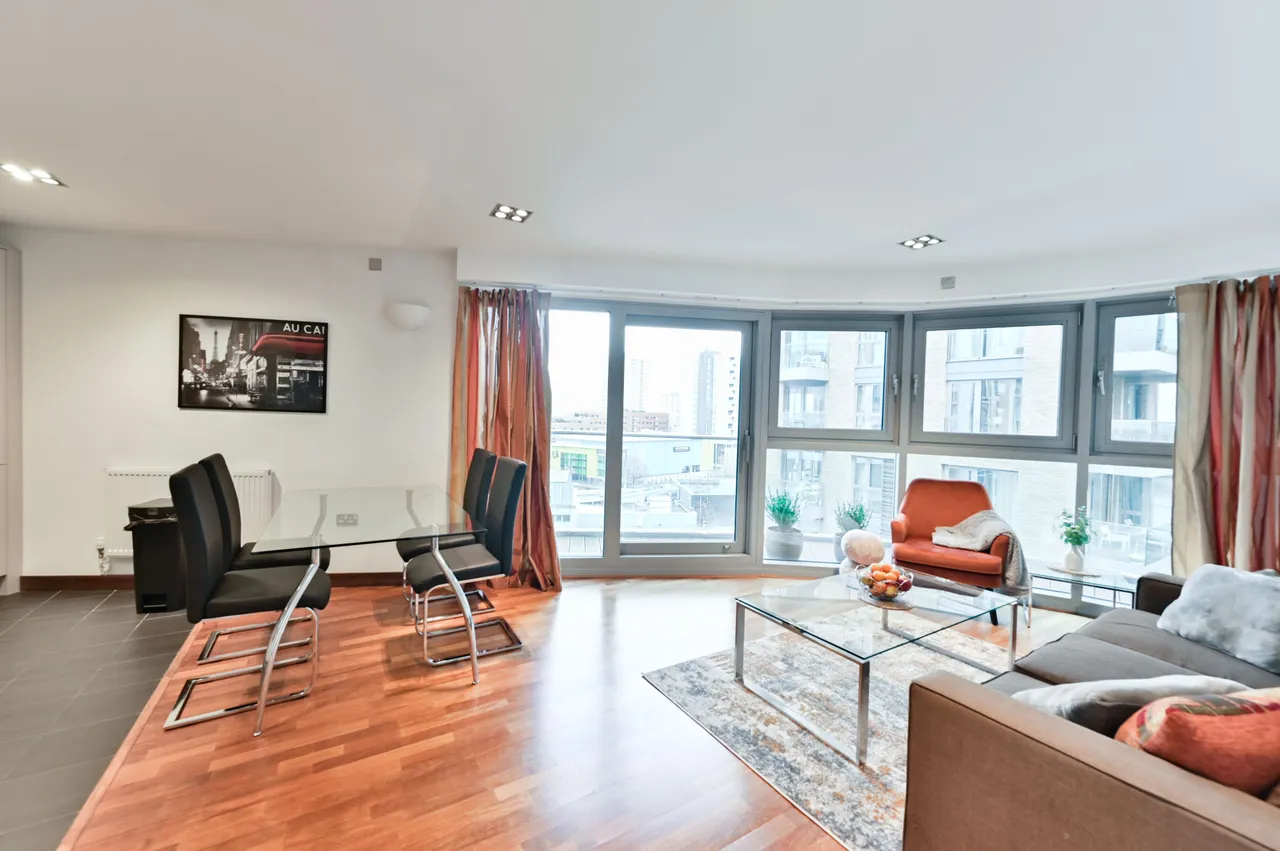 95 Orbis Wharf, Bridges Court Road, London, photo 9