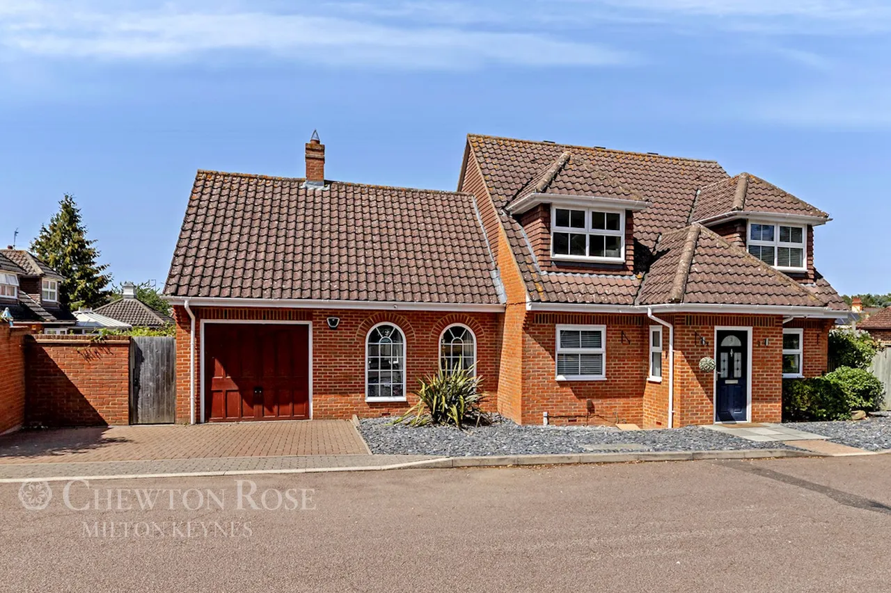 4 bed house for sale, Bramley Meadows, Newport Pagnell