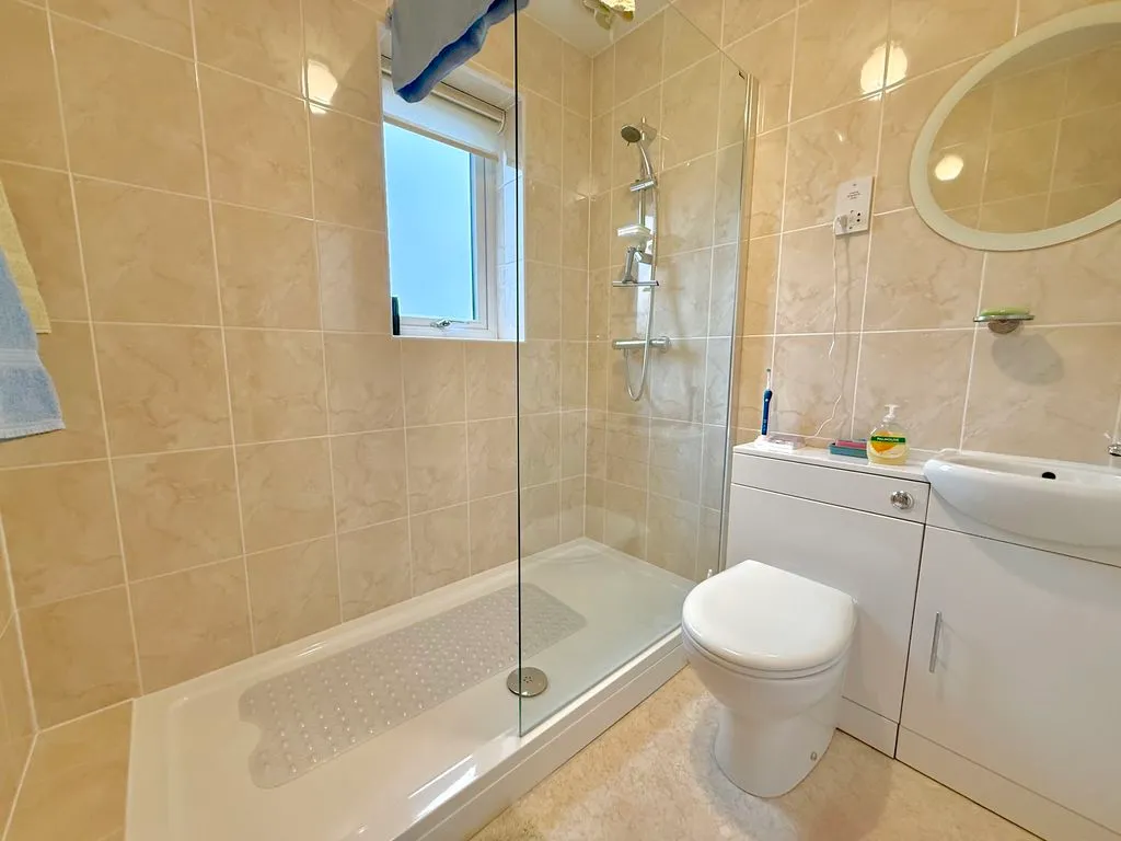 Goldcrest Close, Luton LU4 0XX, photo 5