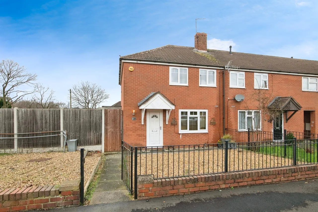 2 bed house for sale, Selkirk Close, West Bromwich, B71