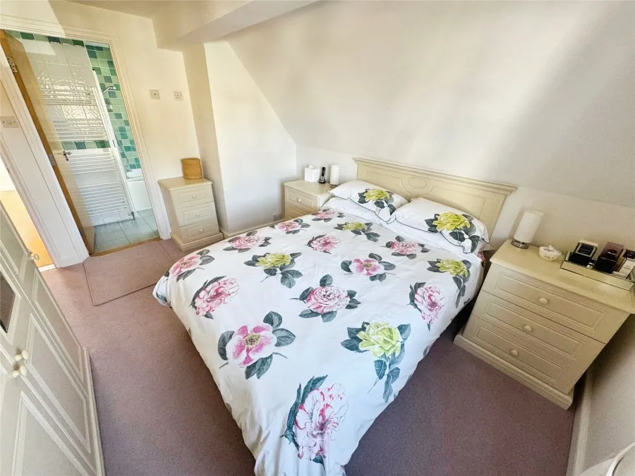 House Under Offer with 4 bedrooms in Old Harlow, CM17, photo 13