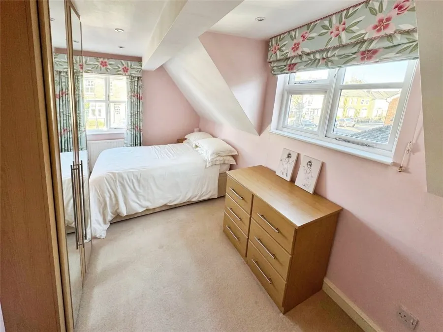 House Under Offer with 4 bedrooms in Old Harlow, CM17, photo 18