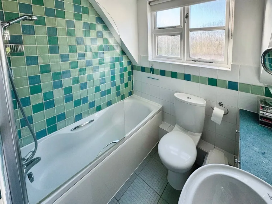 House Under Offer with 4 bedrooms in Old Harlow, CM17, photo 14