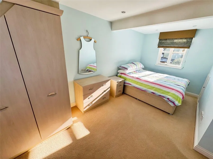 House Under Offer with 4 bedrooms in Old Harlow, CM17, photo 16