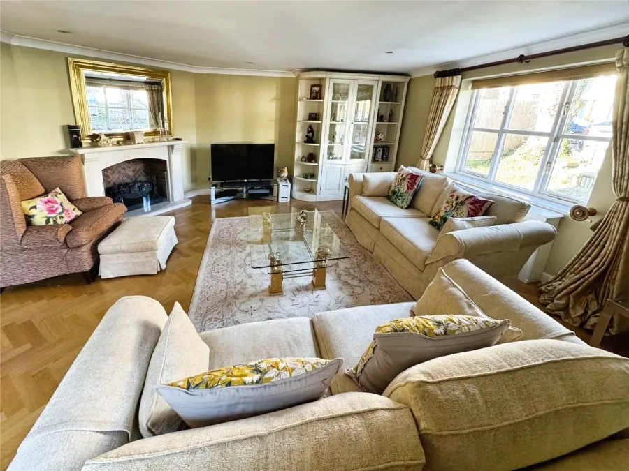House Under Offer with 4 bedrooms in Old Harlow, CM17, photo 11