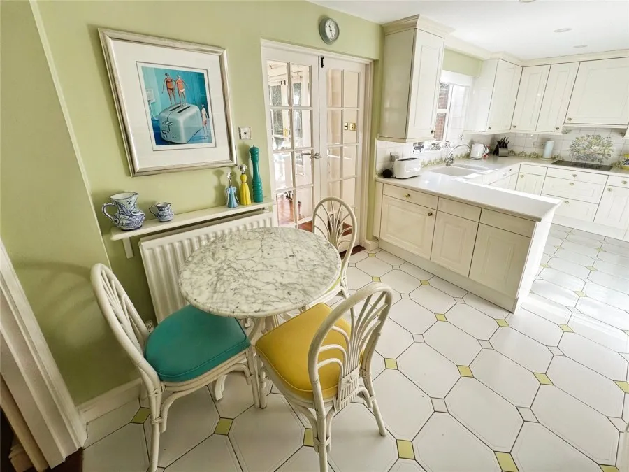 House Under Offer with 4 bedrooms in Old Harlow, CM17, photo 5