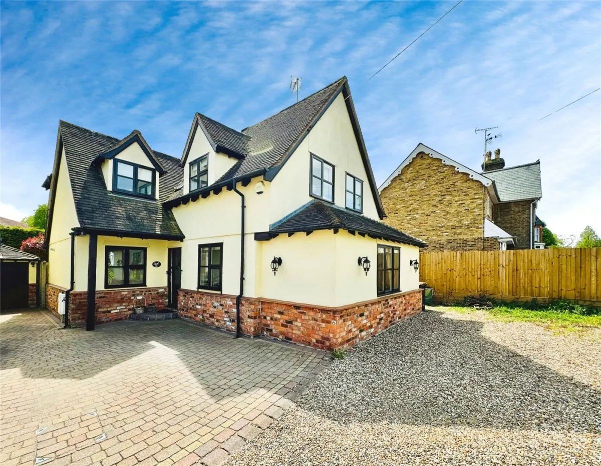 4 bed house for sale, House Under Offer with 4 bedrooms in Old Harlow, CM17