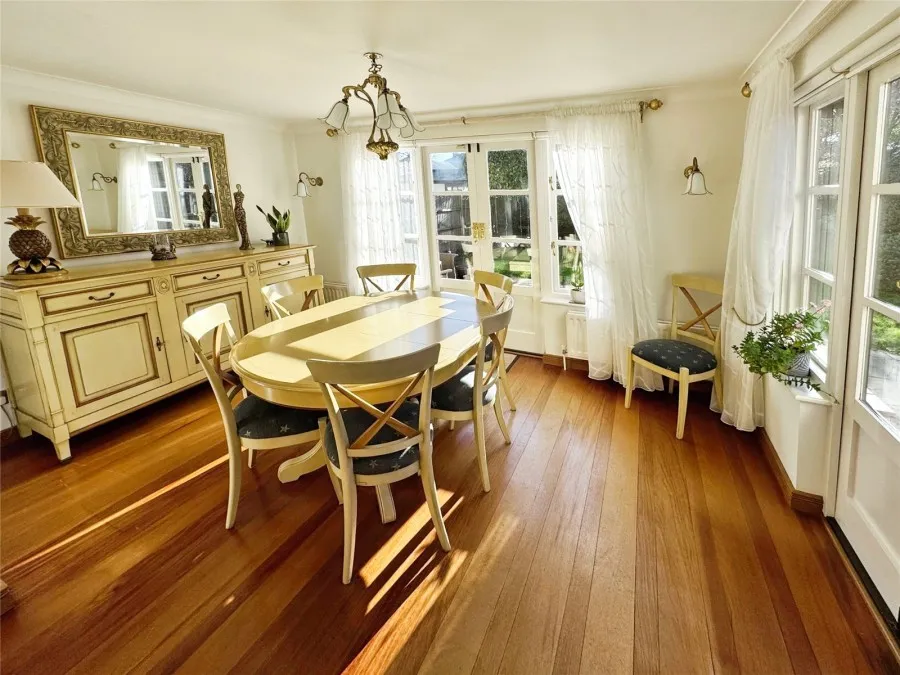 House Under Offer with 4 bedrooms in Old Harlow, CM17, photo 4