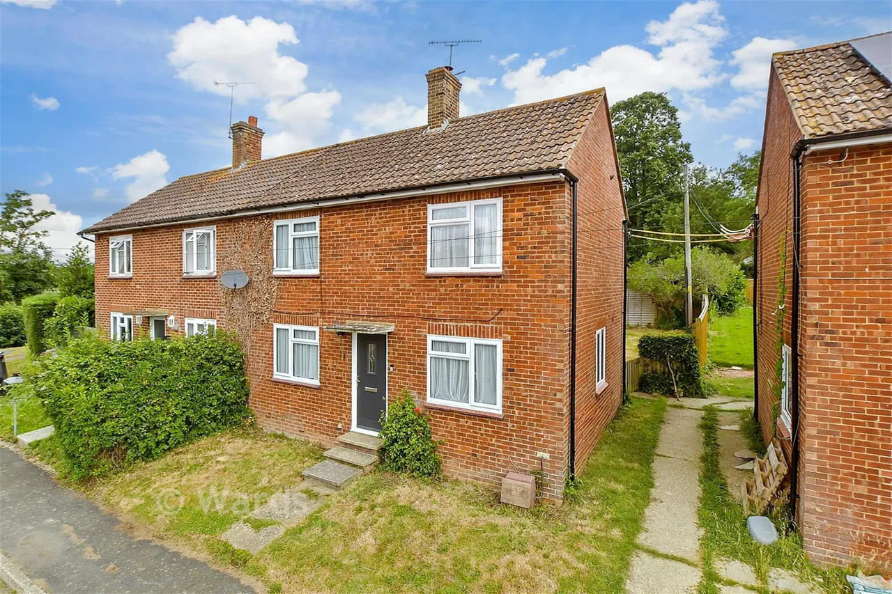 2 bed house for sale, Mill View, Woodchurch, TN26