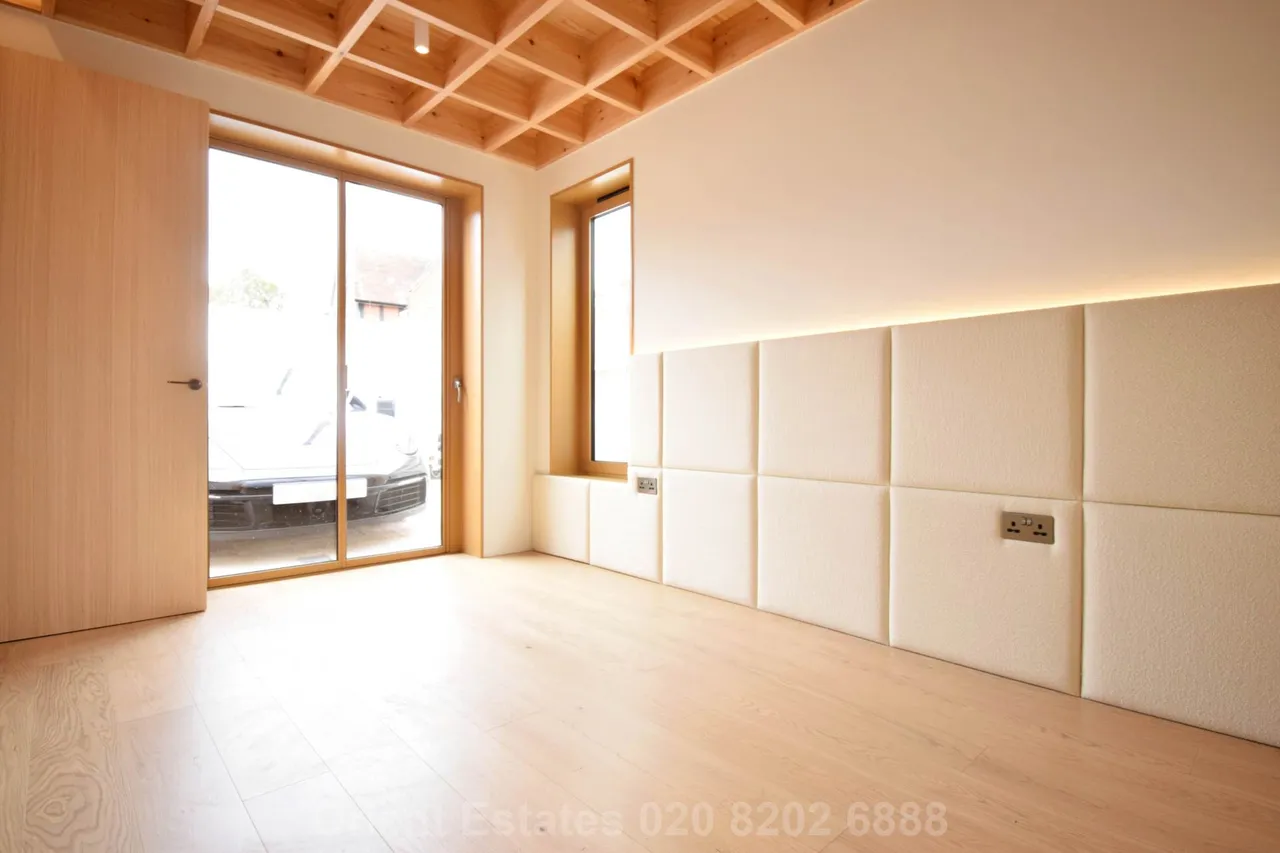 Friary Way, London, N12 9PH, photo 4