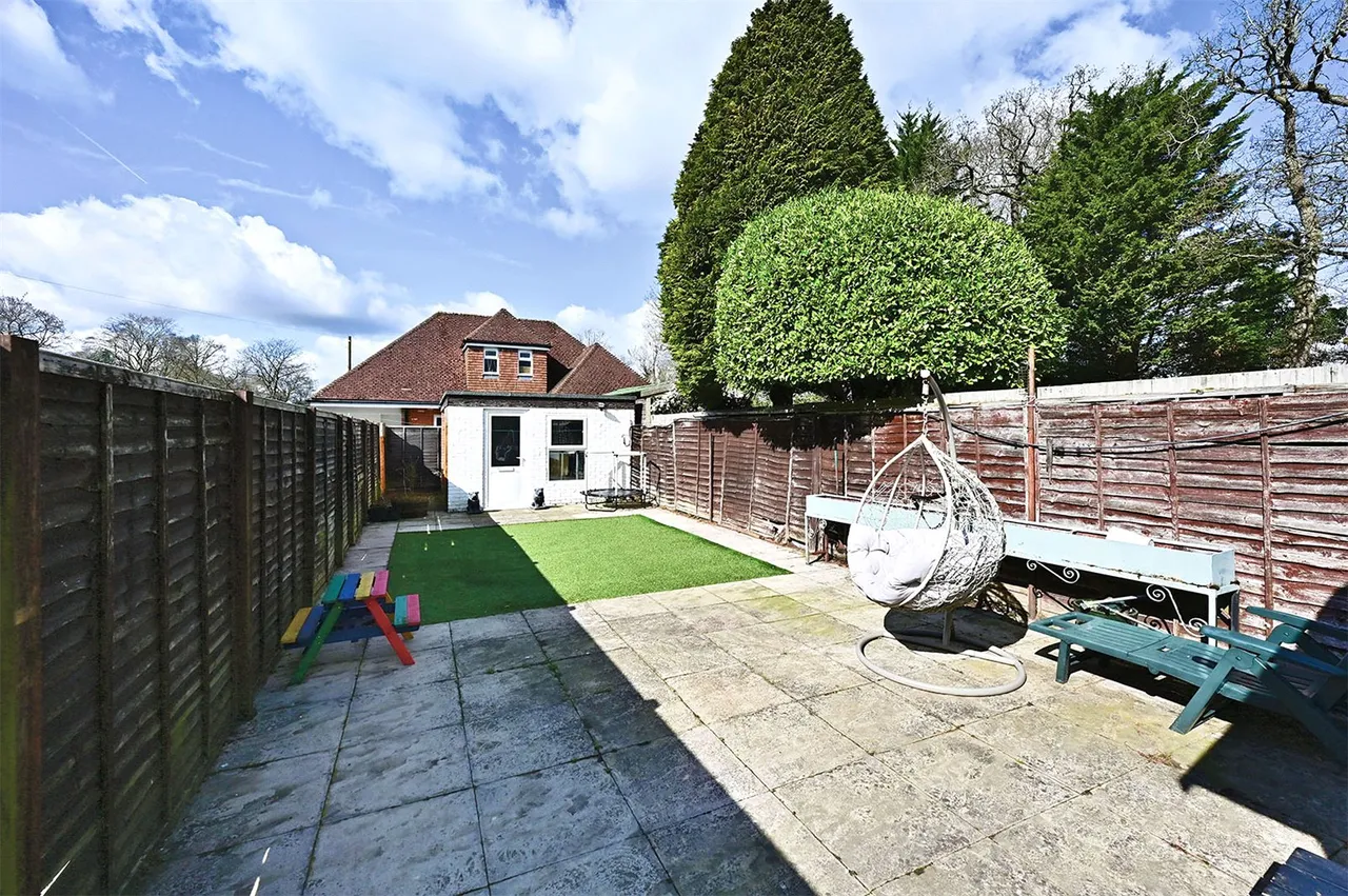 Mytchett Road, Mytchett, Camberley, Surrey, GU16 6AH, photo 8