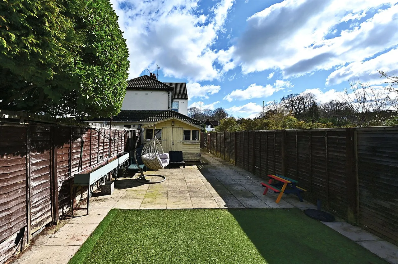 Mytchett Road, Mytchett, Camberley, Surrey, GU16 6AH, photo 9