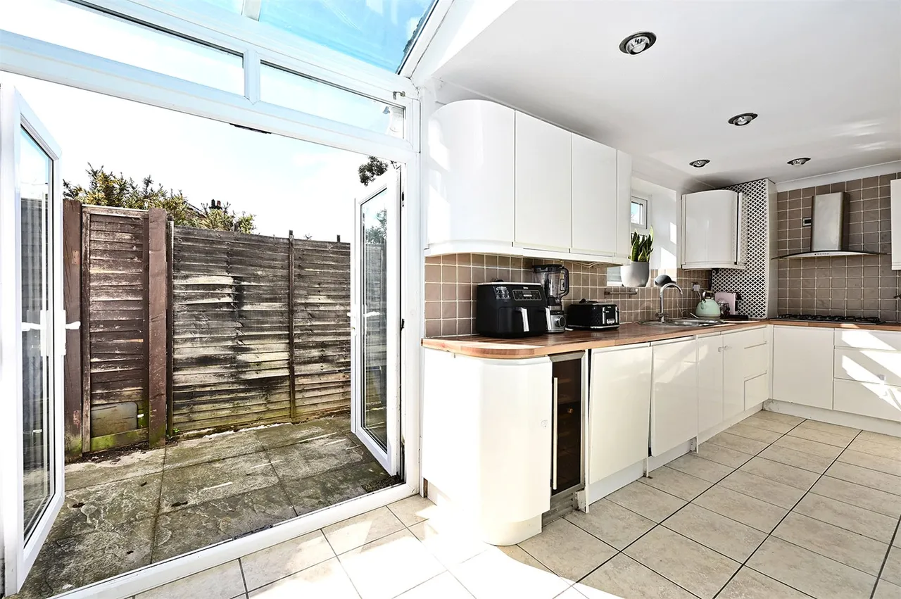 Mytchett Road, Mytchett, Camberley, Surrey, GU16 6AH, photo 5