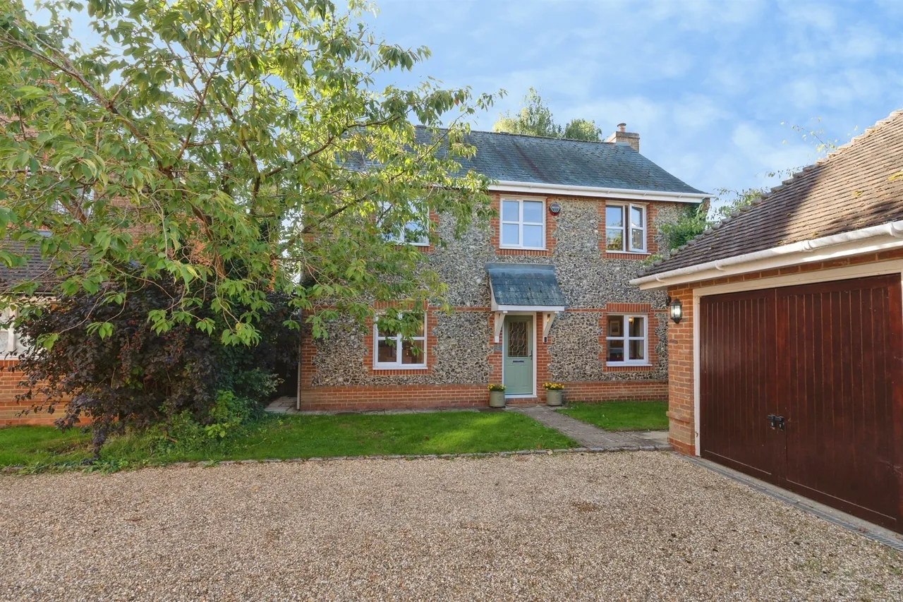 4 bed house for sale, Riverside Green, Kings Somborne, SO20
