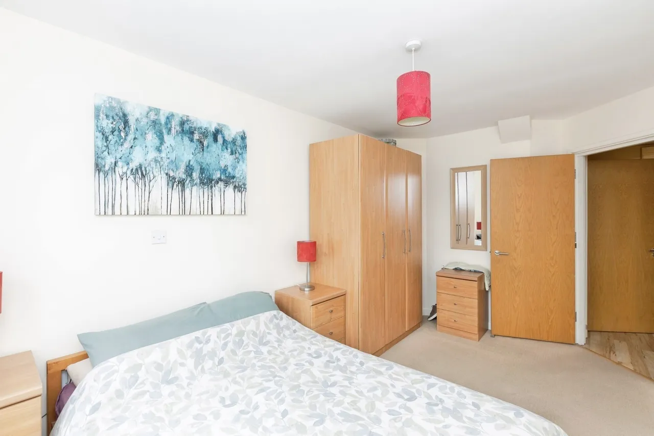 High Street, Ilford, IG6, photo 11