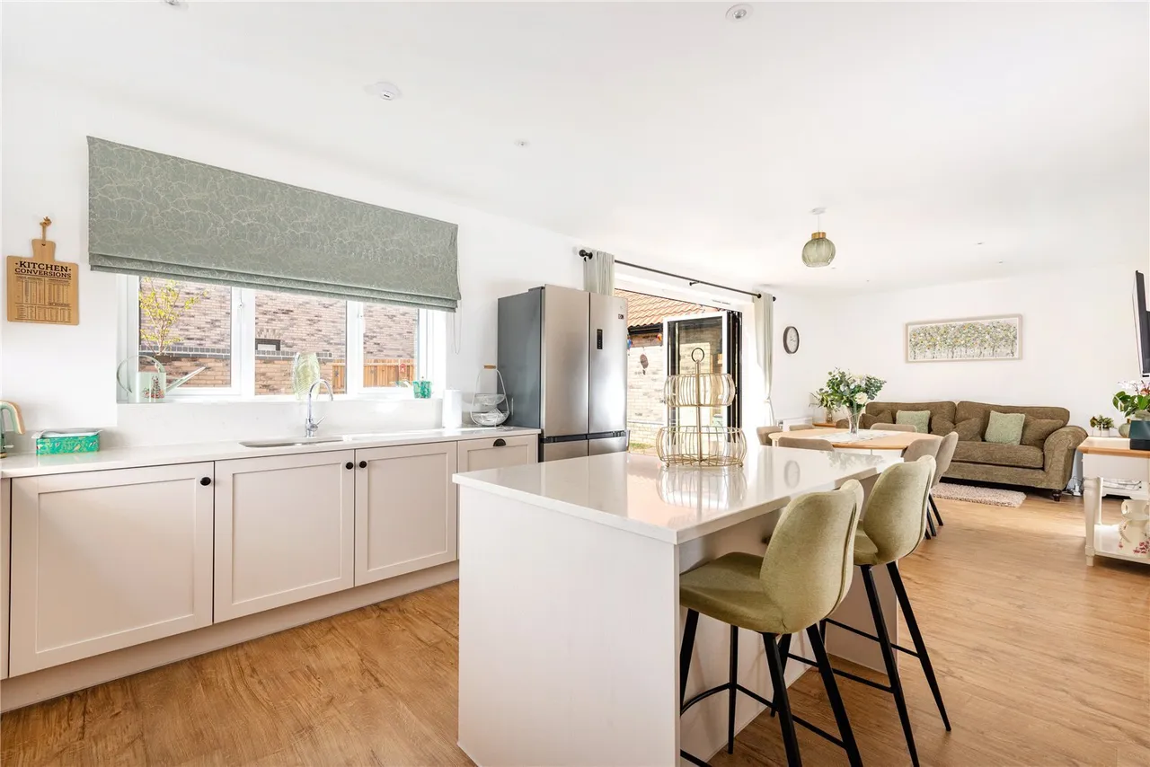 Poppyfield Road, Oundle, PE8, photo 2