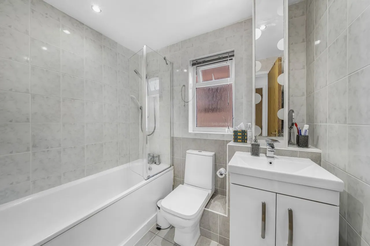 Oak Apple Court, SE12, photo 9