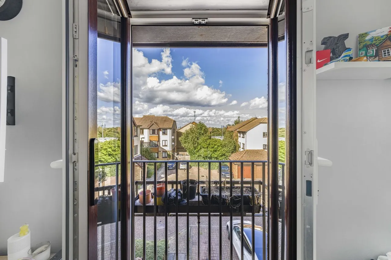 Oak Apple Court, SE12, photo 2