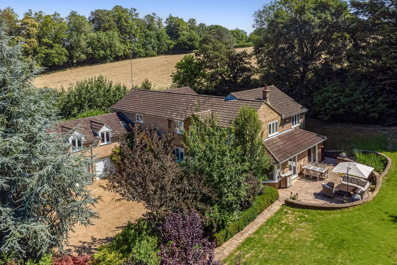 6 bed house for sale — Brookside Lane, Badby, Daventry, Northamptonshire, NN11 3AU