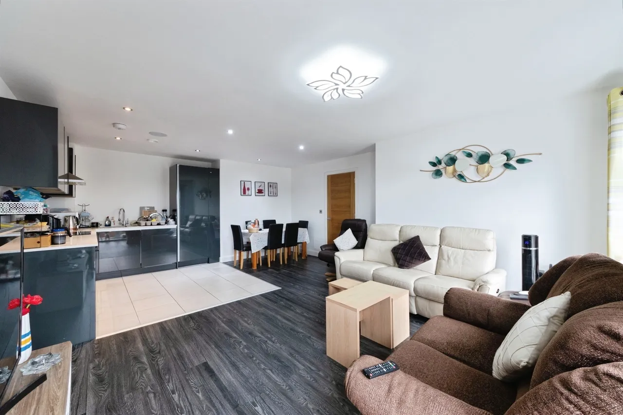 2 bed flat for sale — Richard Lewis Way, Shirley, Solihull