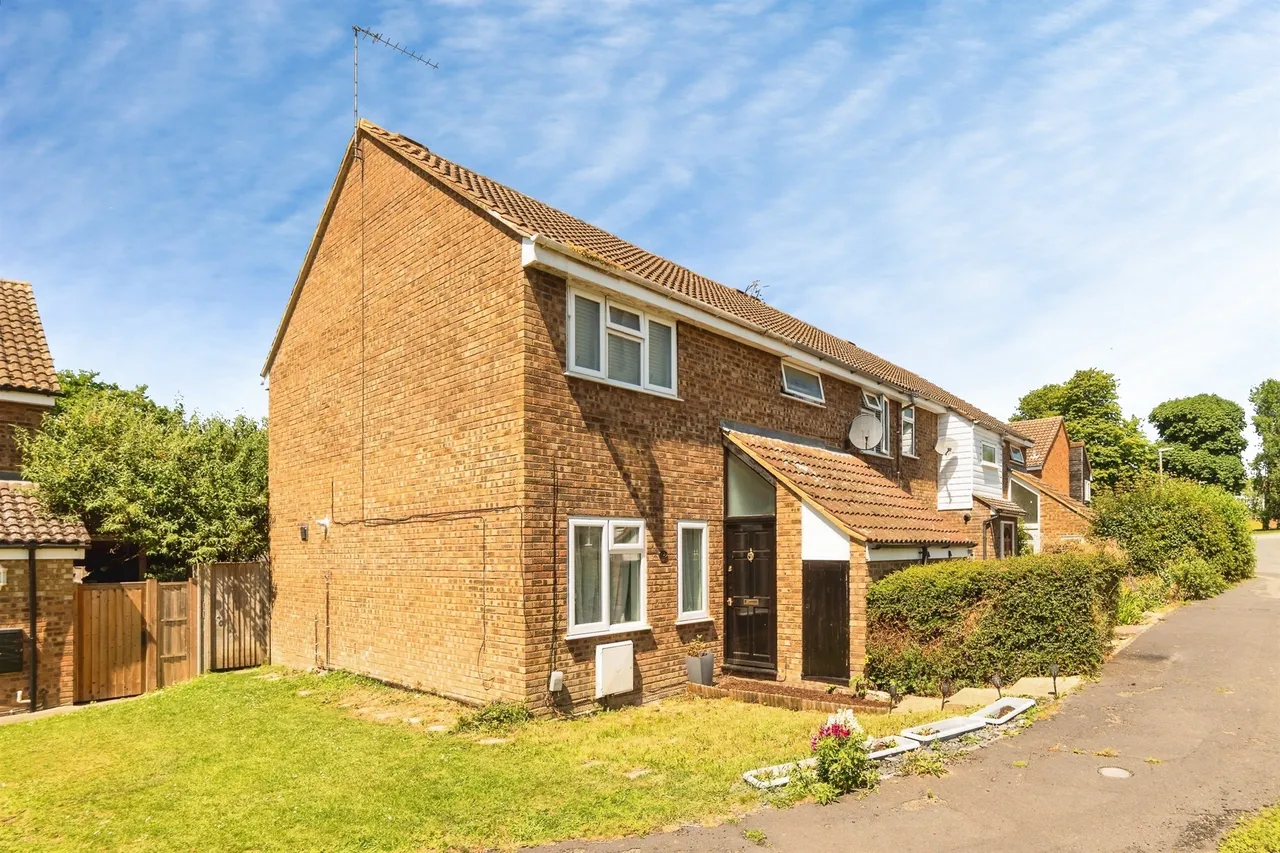 3 bed house for sale — Chase Hill Road, Arlesey
