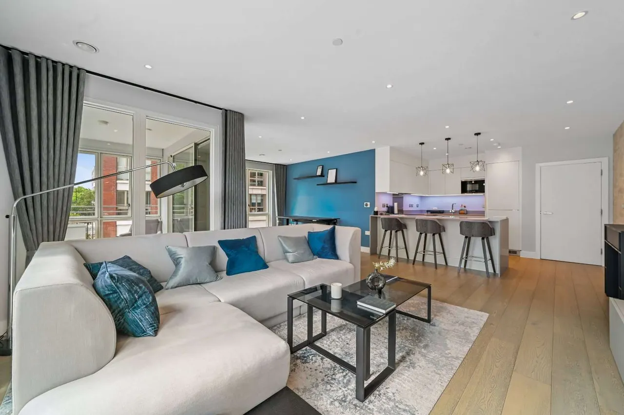 2 bed flat for sale — Royal Captain Court, 26 Arniston Way, Blackwall, London, E14 0QQ